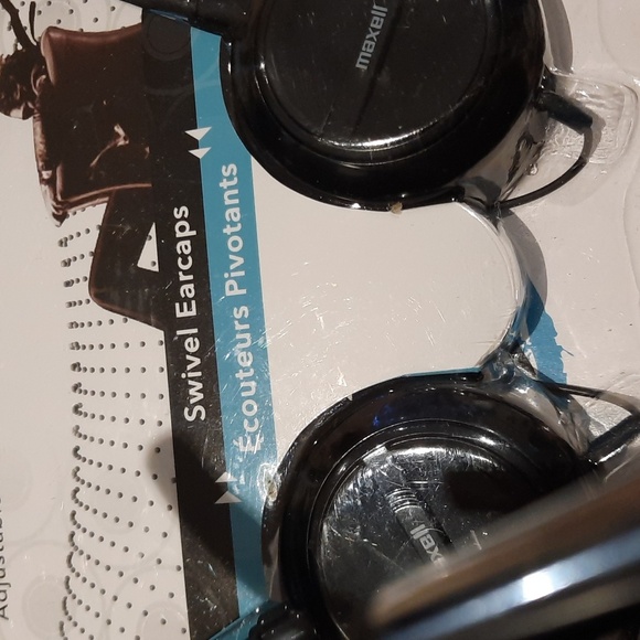 NIP MAXWELL SLIMLINE HEADPHONES SWIVEL EARCAPS - Picture 2 of 2